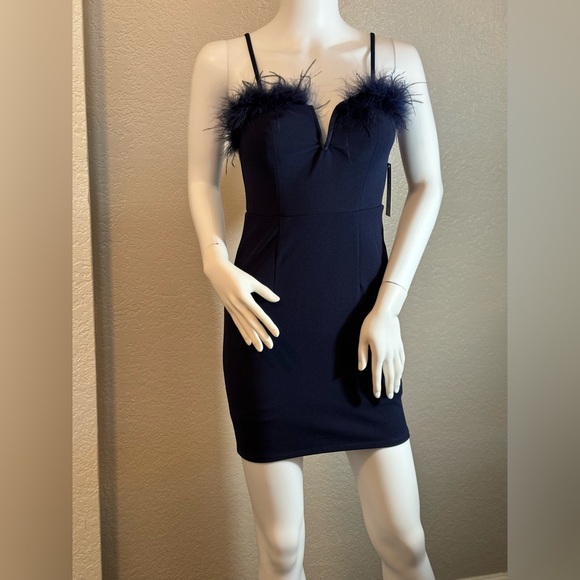 🥳♥️ Xtraordinary Juniors’ Feather Trim V-Neck Slim Dress - Picture 2 of 9